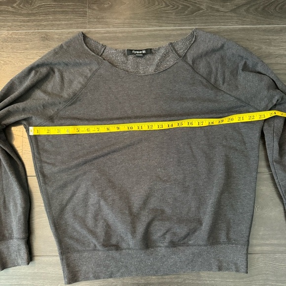 NWOT - Forever 21 Dark Grey Loose Fit Crew Neck - Picture 4 of 6